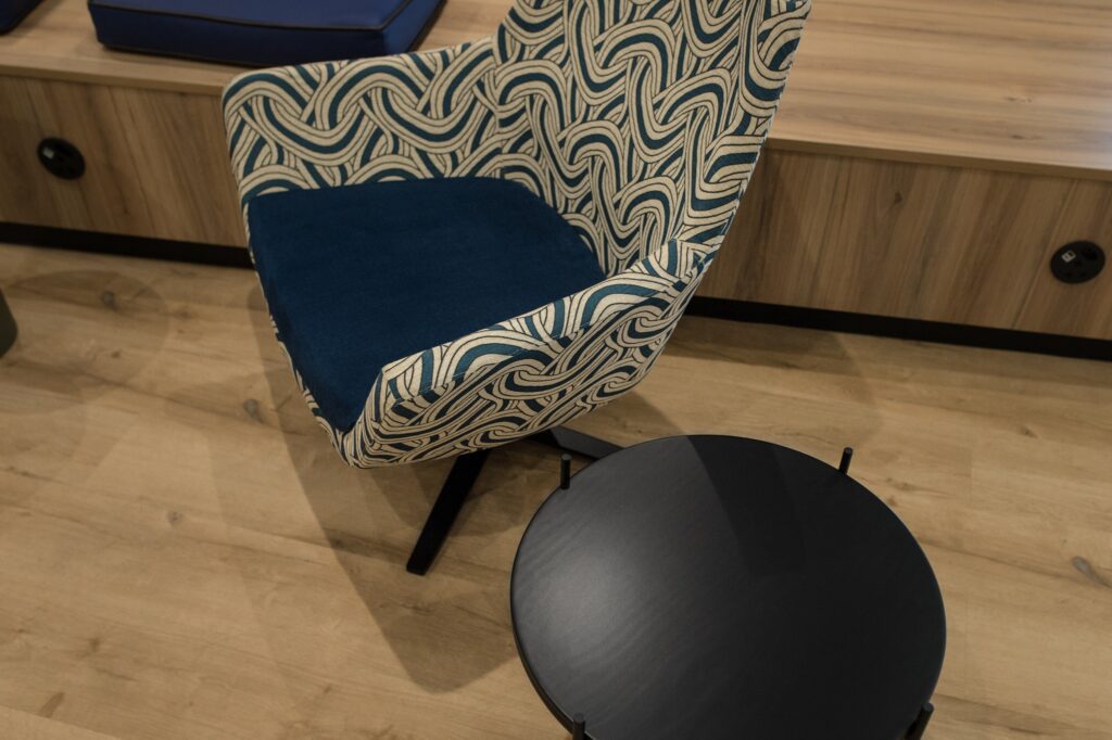 Nature’s Look Natural Oak LVT Planks